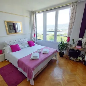 https://teja-apartment.splithotels.org
