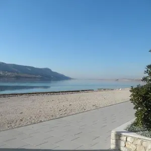 https://apartmani-tonci-pag.hotelinzadar.com