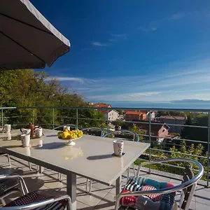 https://apartments-bellavista.primorje-gorskikotar.com